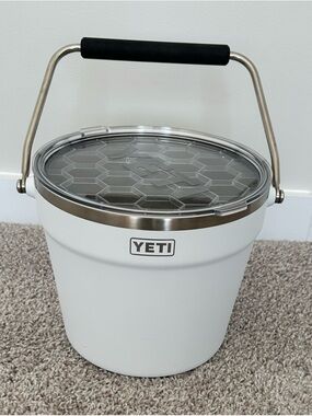 Yeti RAMBLER® BEVERAGE BUCKET
WITH LID